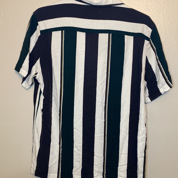 🤠 Forever 21 men short sleeve shirt size medium - Picture 3 of 4